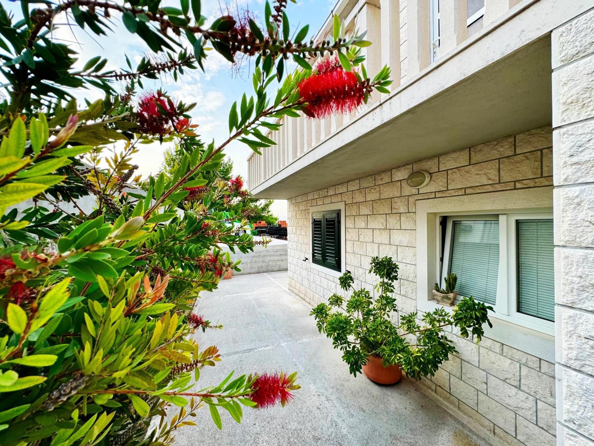 Apartment Baloevic Postira Exterior photo